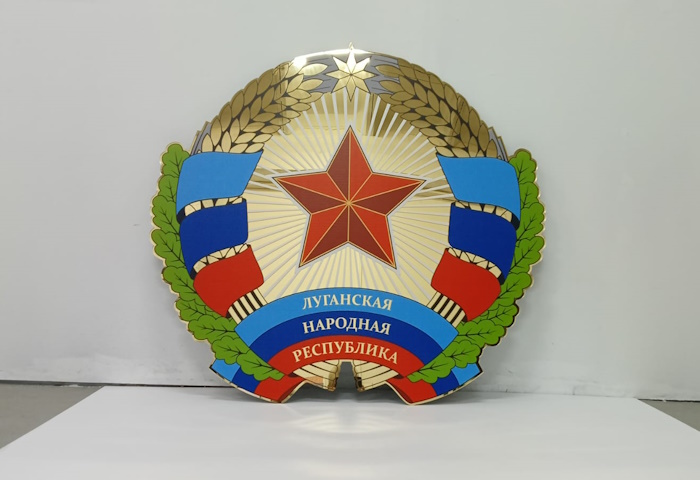 УФ-печать на зеркальном акриловом стекле золотистого цвета